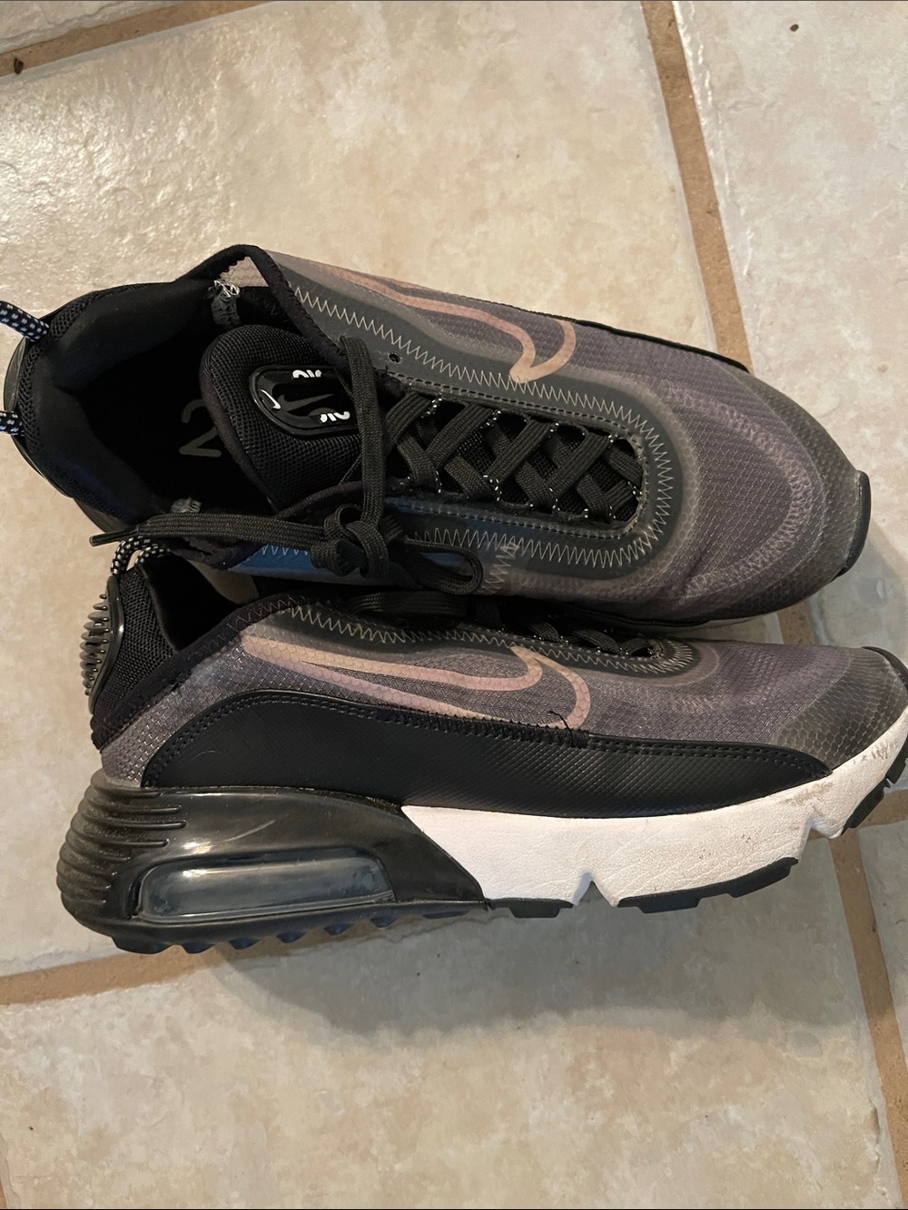 Women’s Nike 2090
Size 7